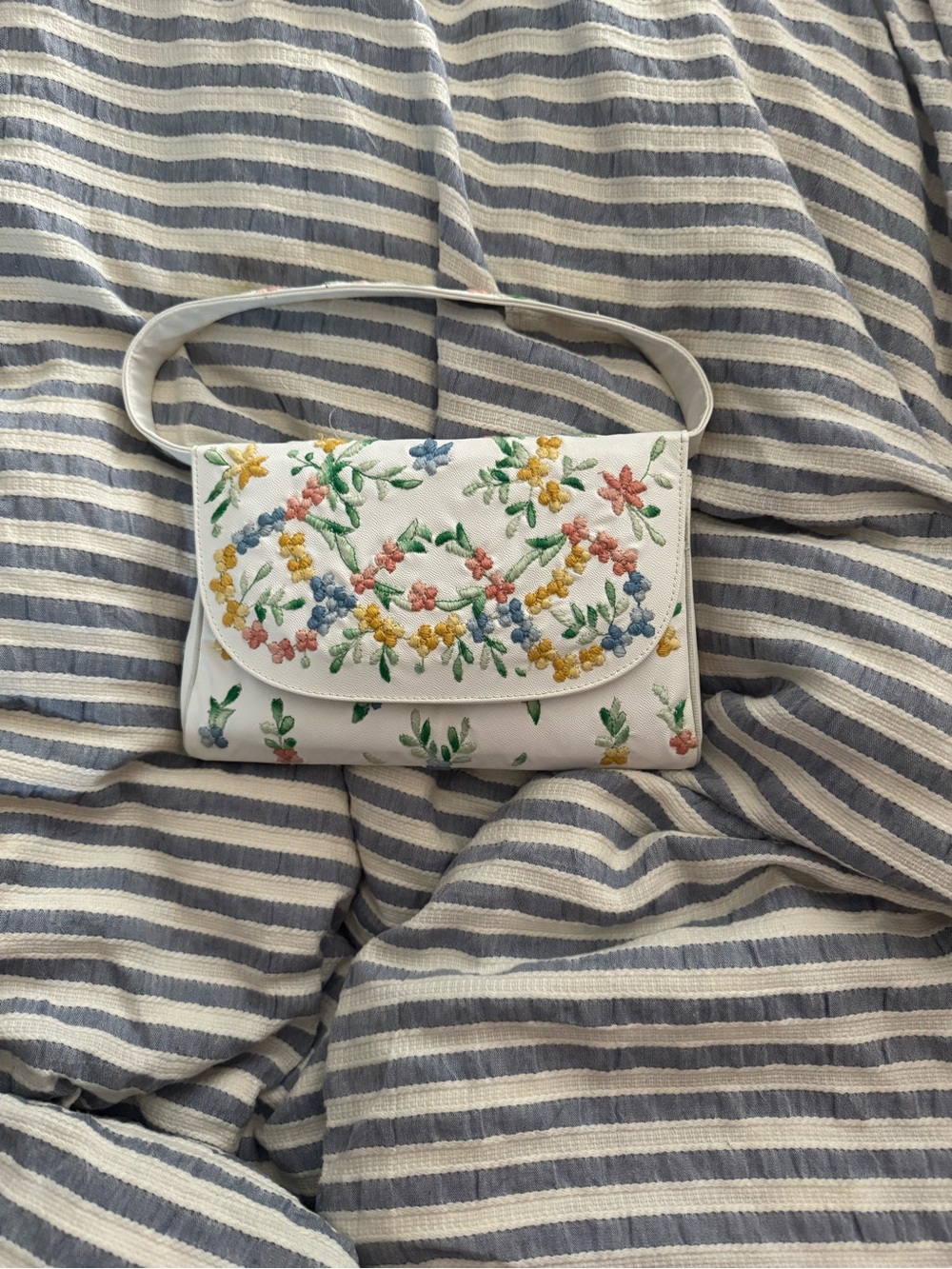 White Floral Embroidered Handbag Bag